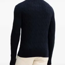 Свитер с круглым вырезом