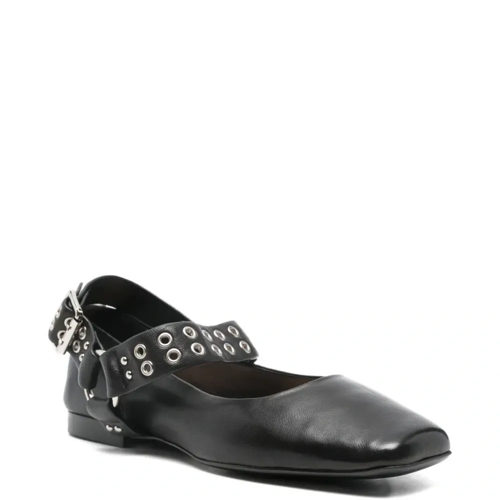 Балетки с пряжкой и заклёпками