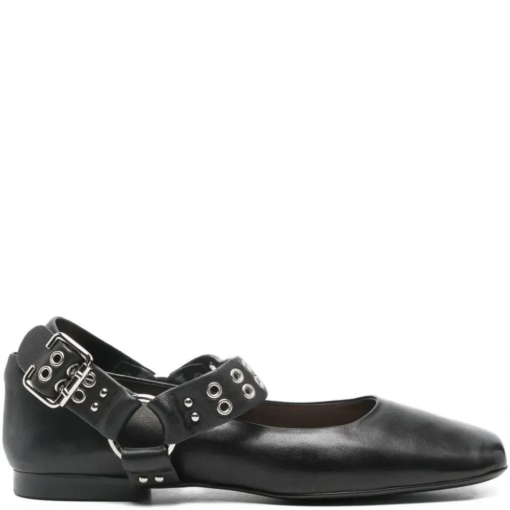 Балетки с пряжкой и заклёпками