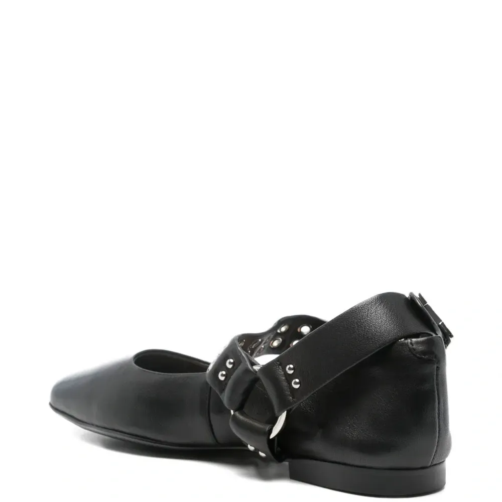 Балетки с пряжкой и заклёпками