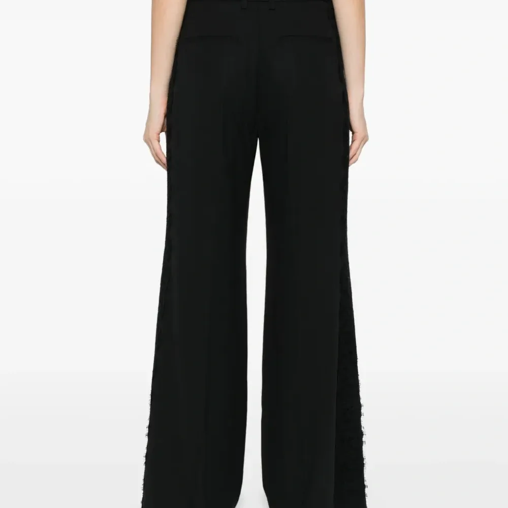 Брюки с кружевной отделкой