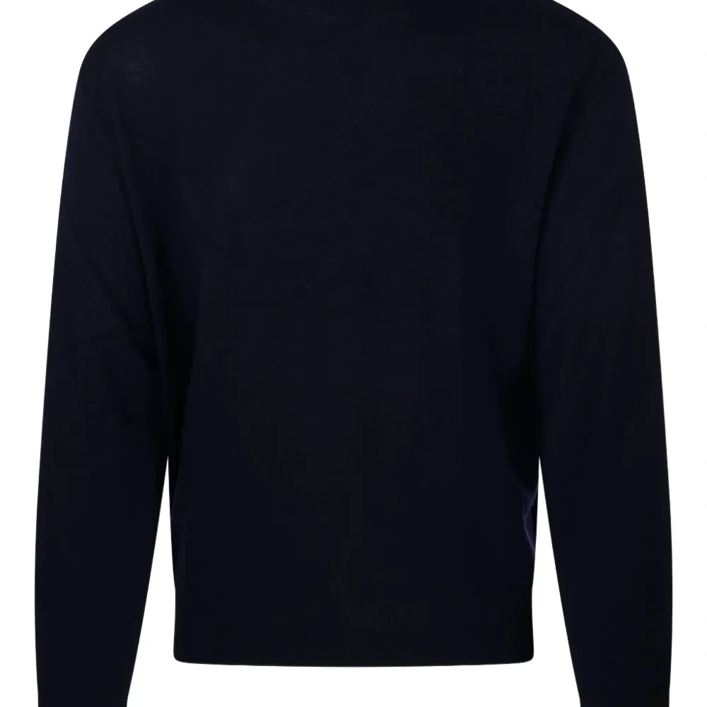 Свитер с круглым вырезом