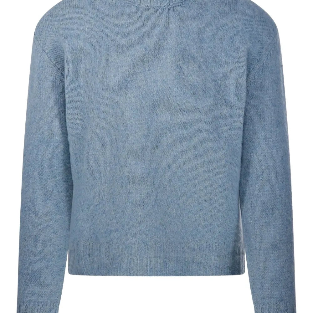 Свитер с круглым вырезом