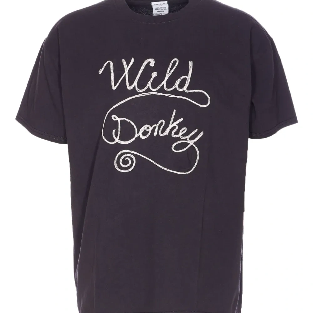 Футболка с вышитым логотипом и круглым вырезом