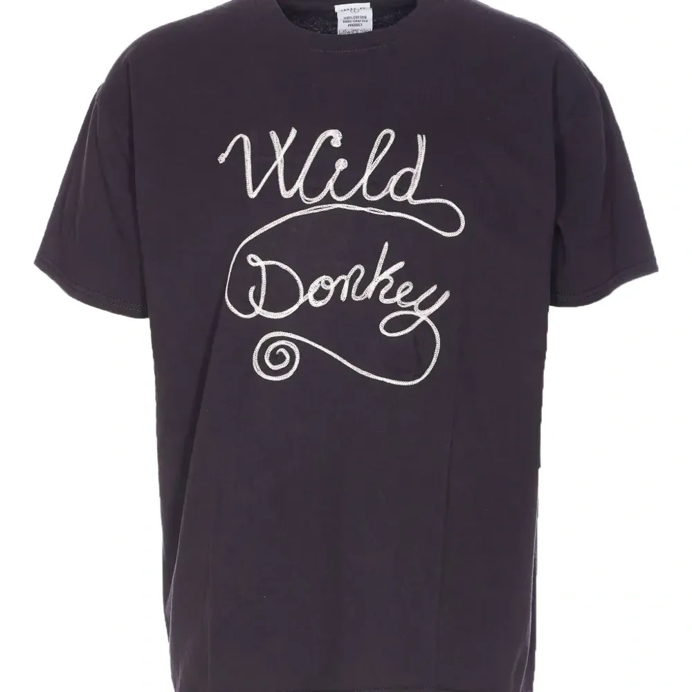 Футболка с вышитым логотипом и круглым вырезом