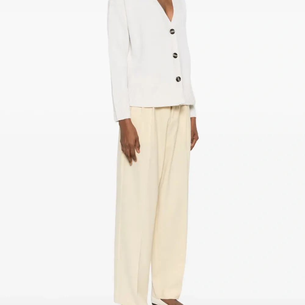 Кардиган с V-образным вырезом