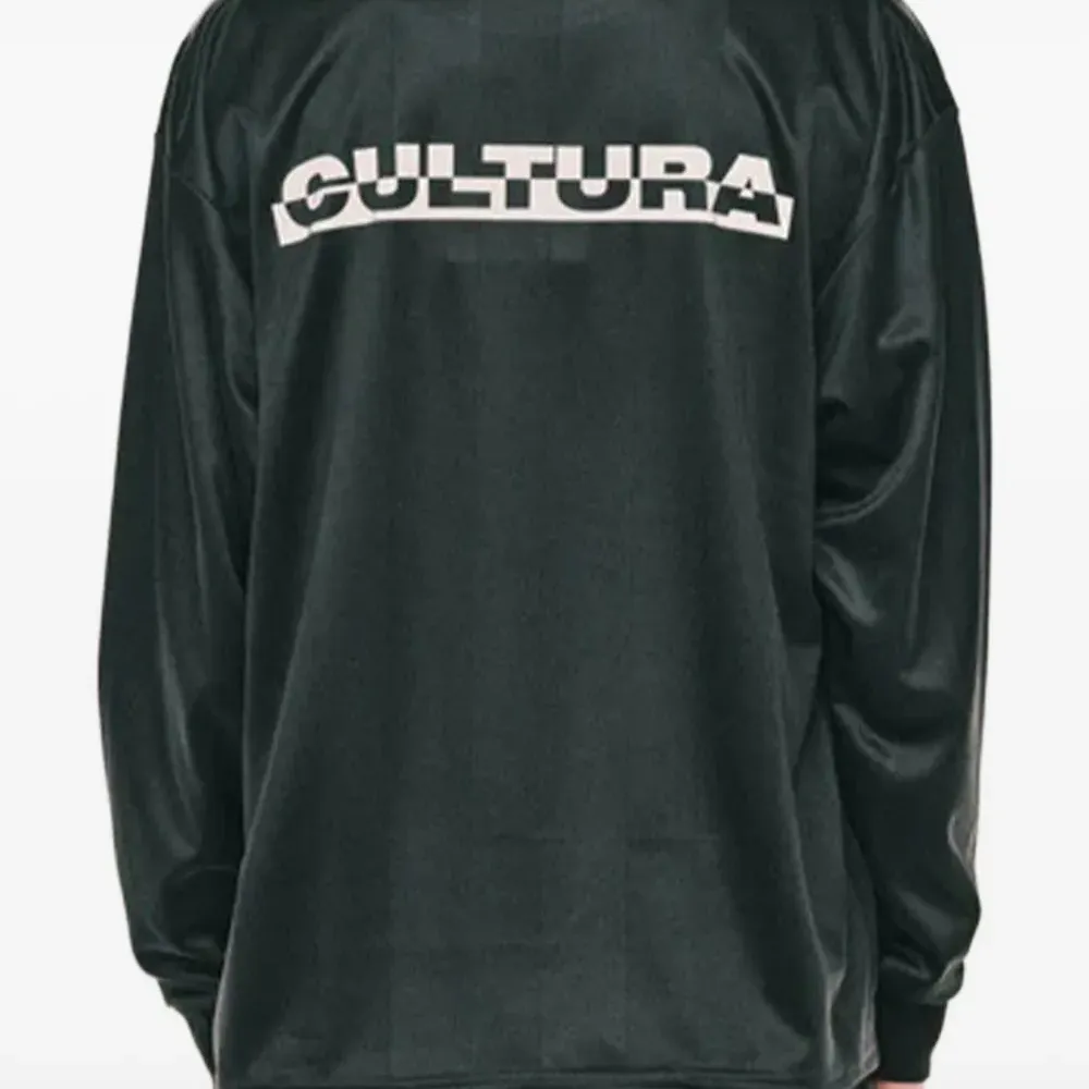 Футболка с длинными рукавами