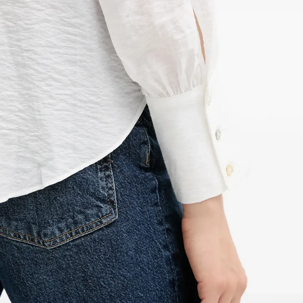 Белая блузка