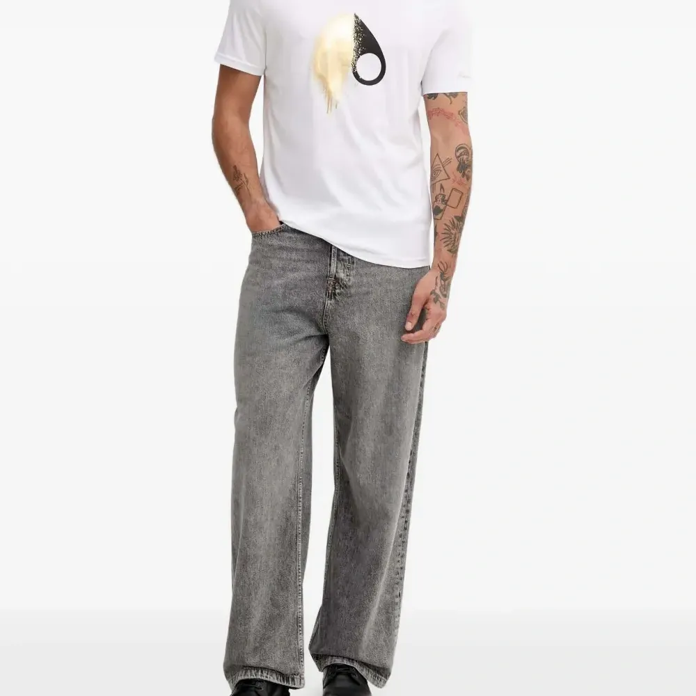 Футболка с принтом в виде капли