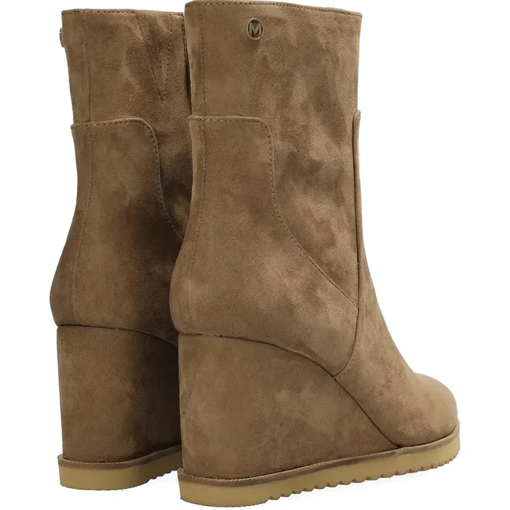 Ботильоны на танкетке с молнией