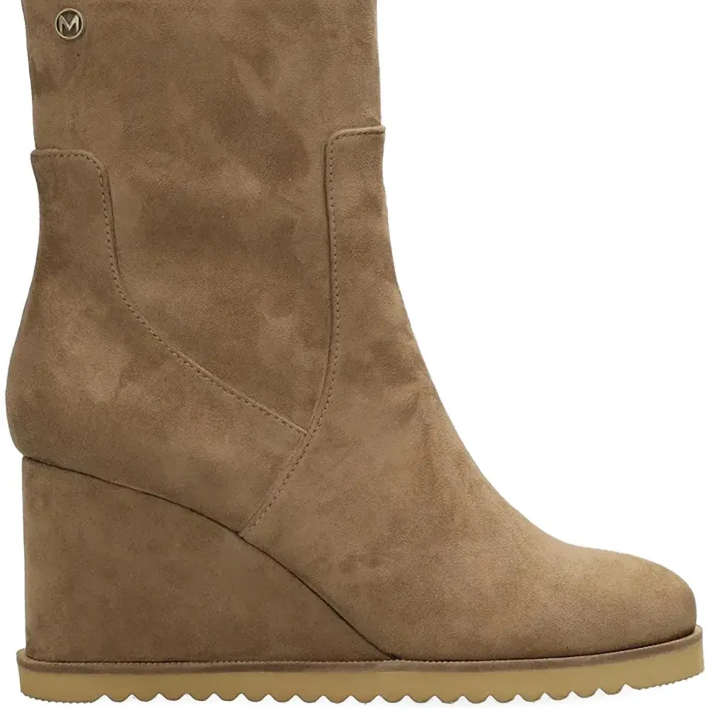 Ботильоны на танкетке с молнией