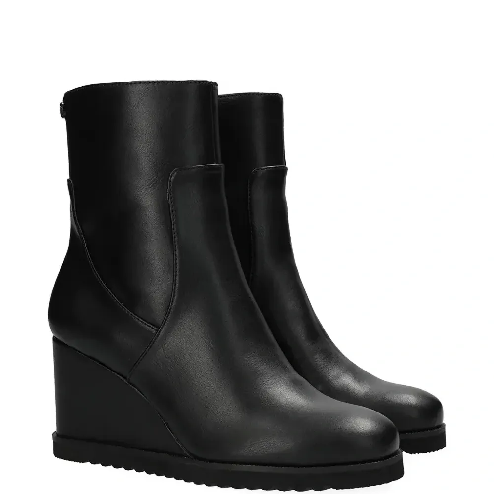 Ботильоны на танкетке с молнией