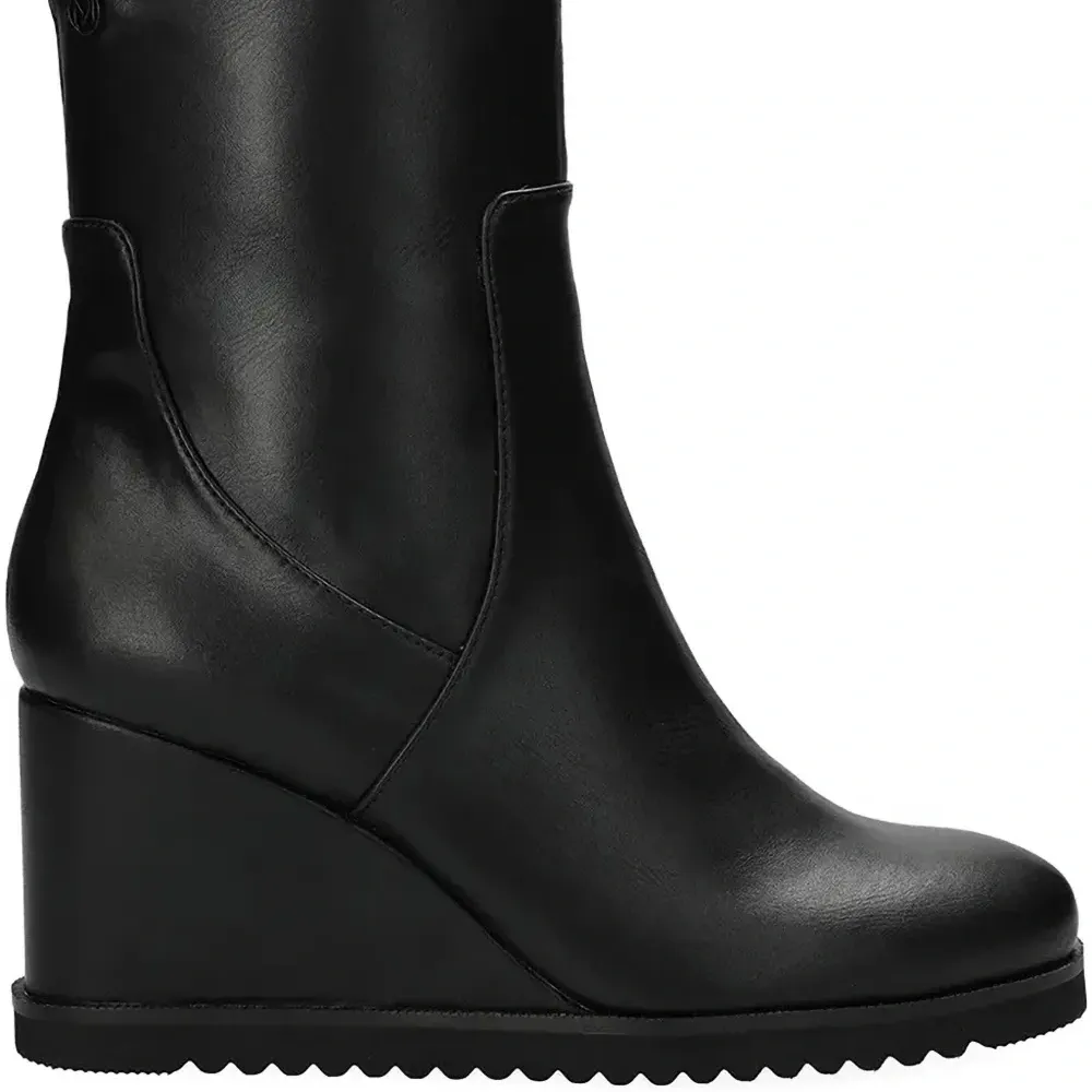 Ботильоны на танкетке с молнией