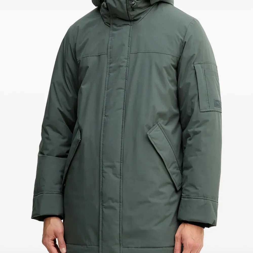 Пуховик с капюшоном