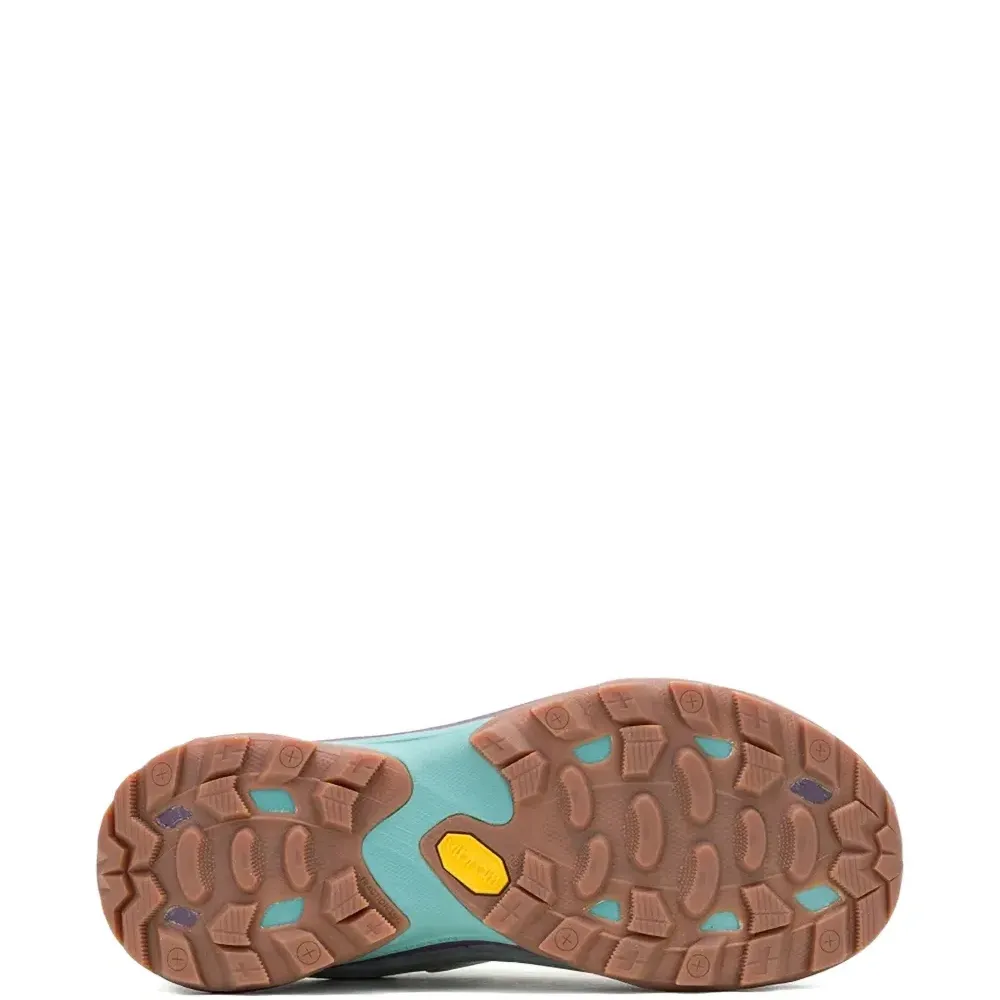 Кроссовки со вставками