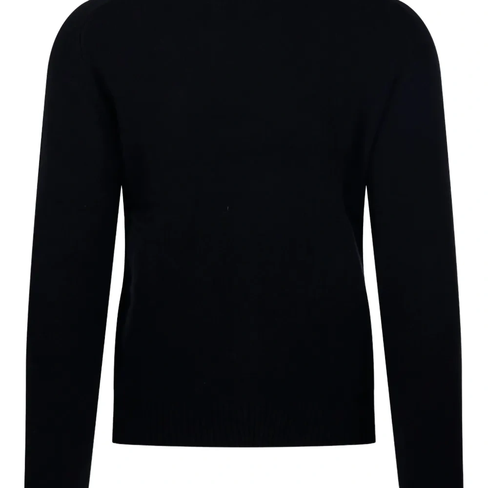 Свитер с круглым вырезом