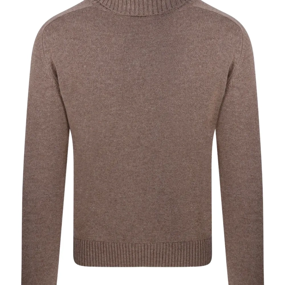 Вязаный свитер с воротником-гольф