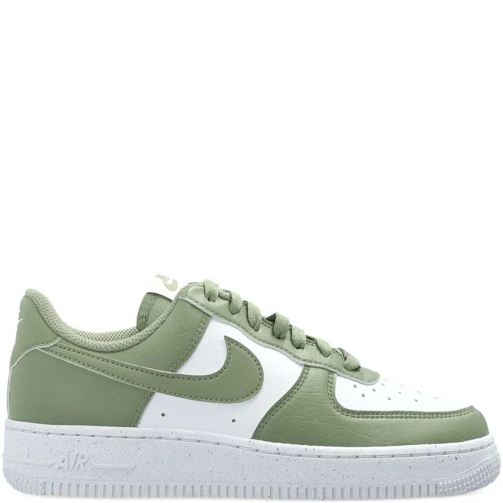 Кроссовки на шнуровке