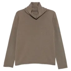 Свитер с высоким воротником