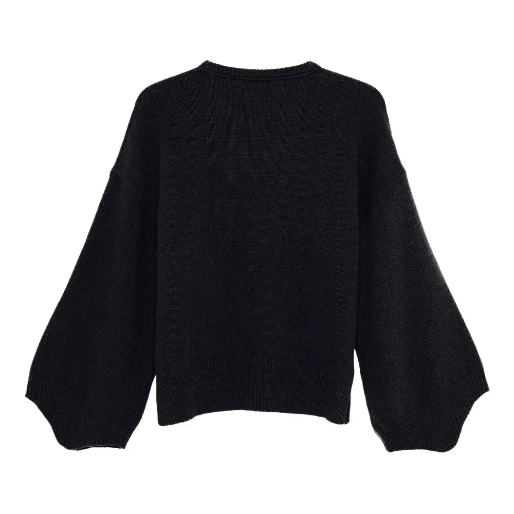 Свитер с широкими рукавами