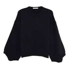 Свитер с широкими рукавами