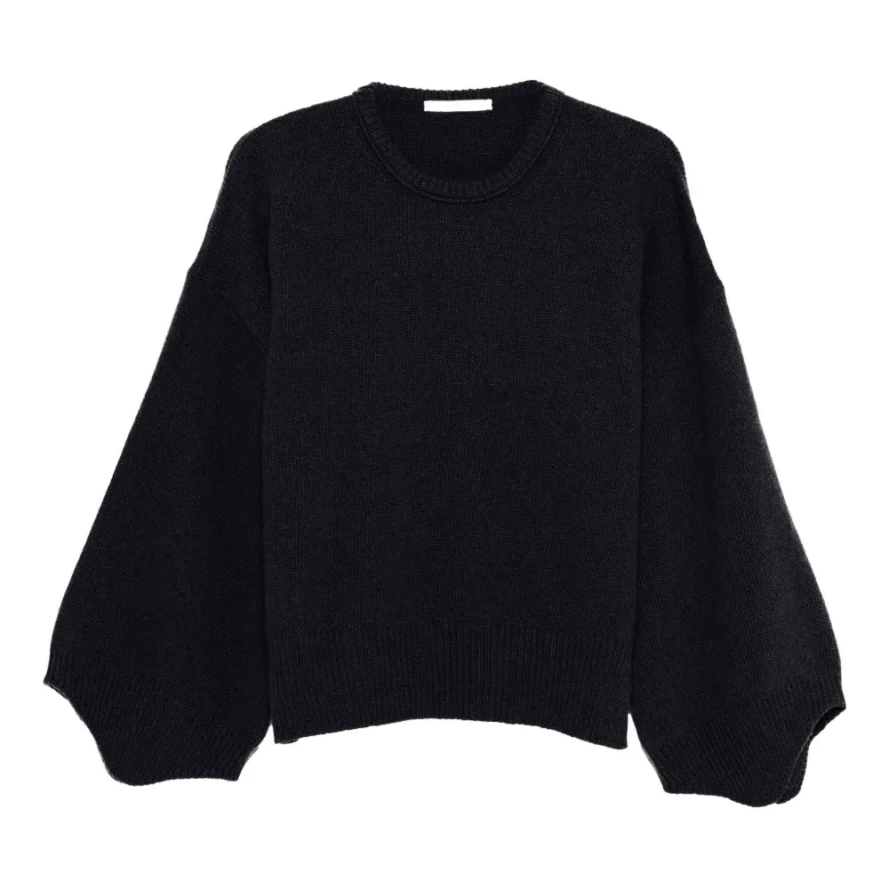 Свитер с широкими рукавами