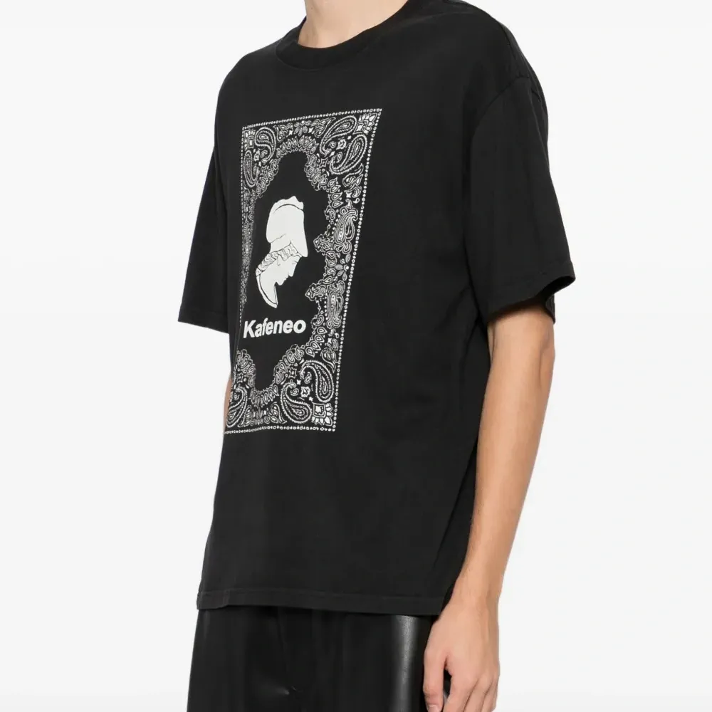 Футболка с графичным принтом