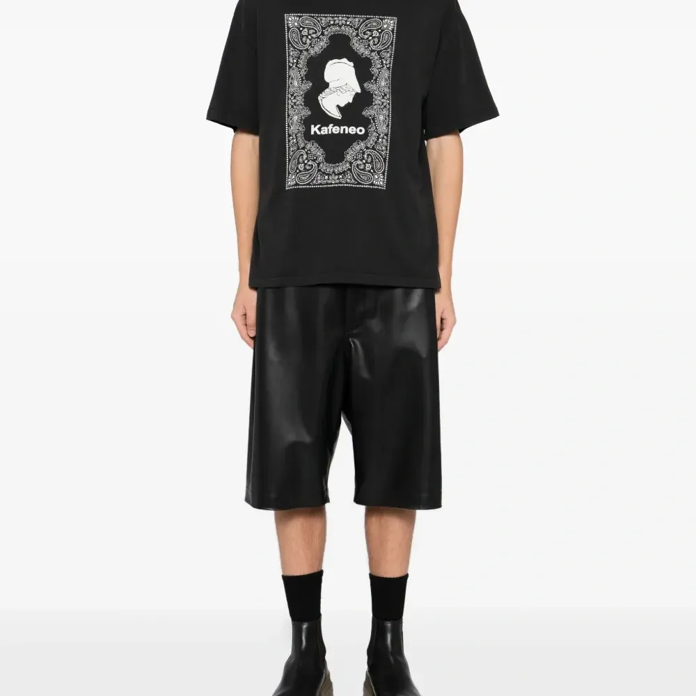 Футболка с графичным принтом