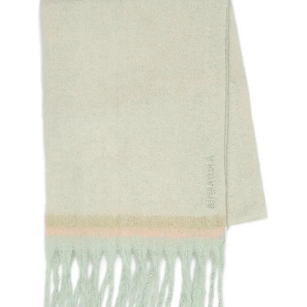 Полосатый шарф с бахромой