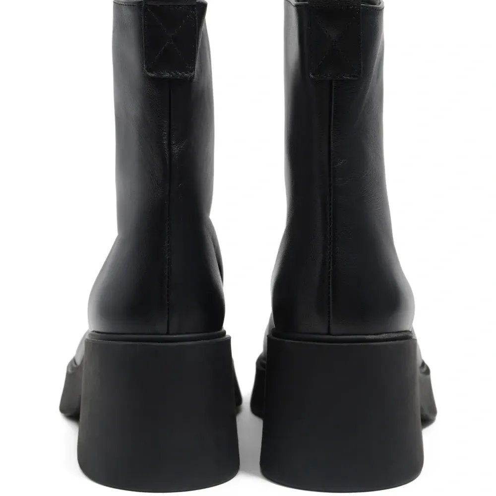 Кожаные ботинки