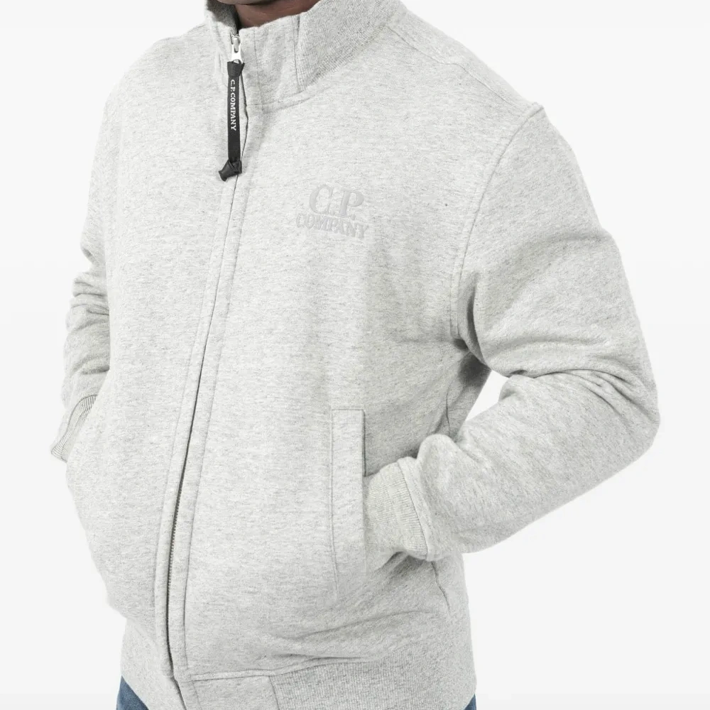 Толстовка с длинными рукавами