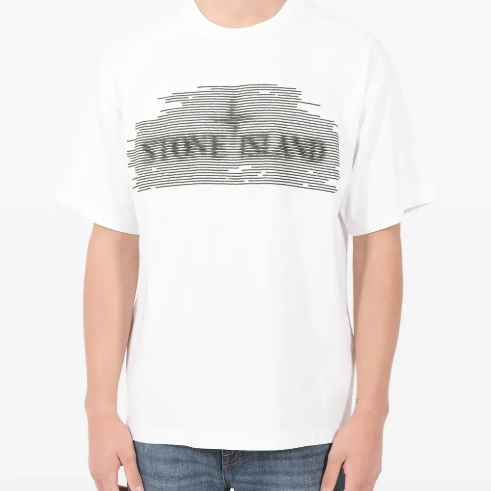 Футболка с логотипом