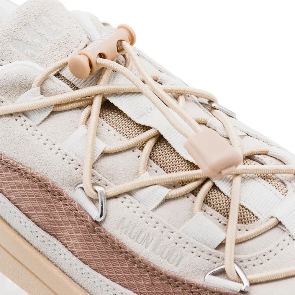 Кроссовки с панелями и шнуровкой Кроссовки с панелями и шнуровкой