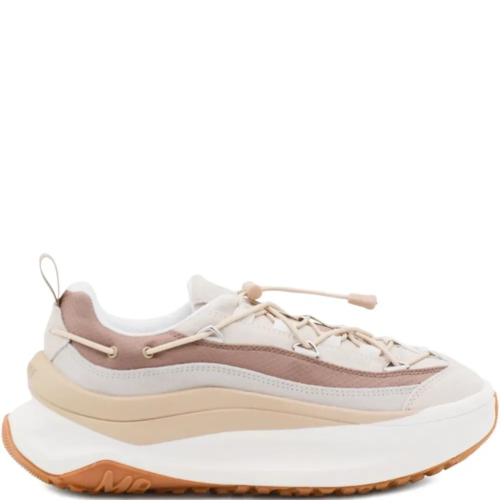 Кроссовки с панелями и шнуровкой Кроссовки с панелями и шнуровкой