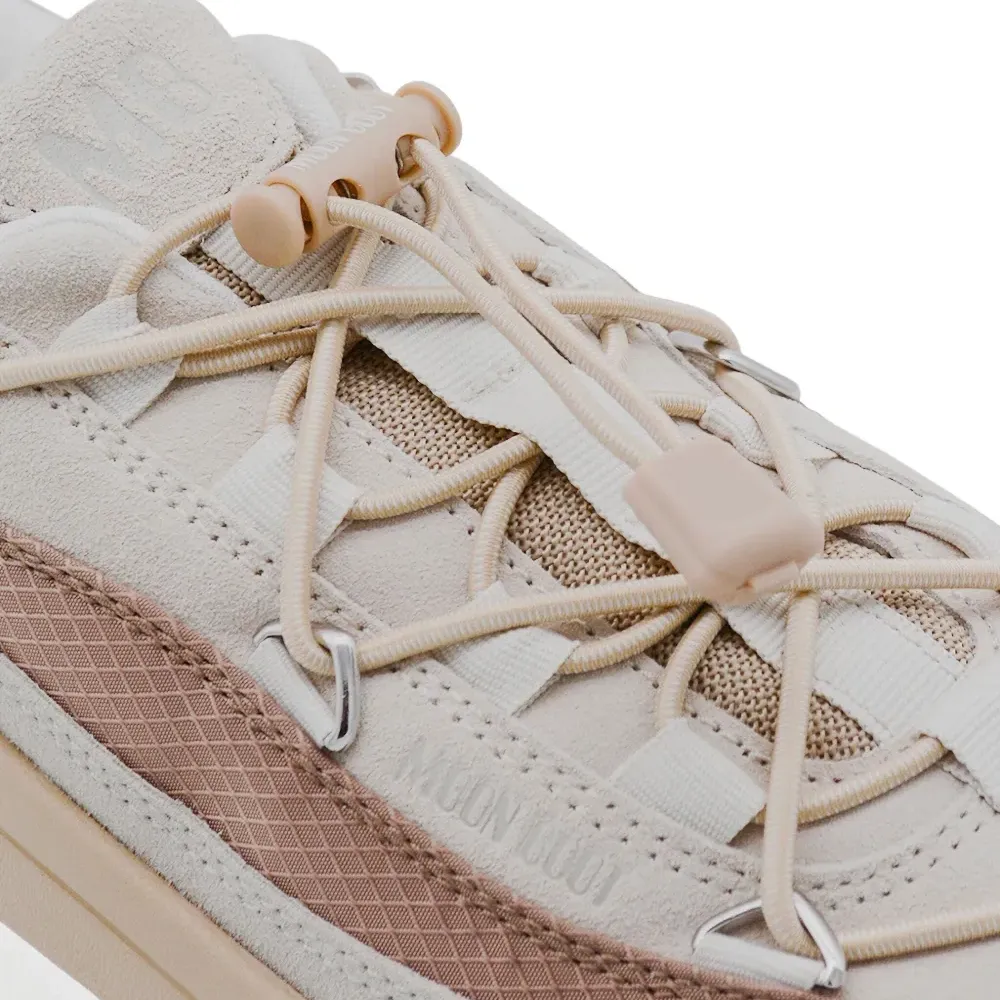 Кроссовки с панелями и шнуровкой Кроссовки с панелями и шнуровкой