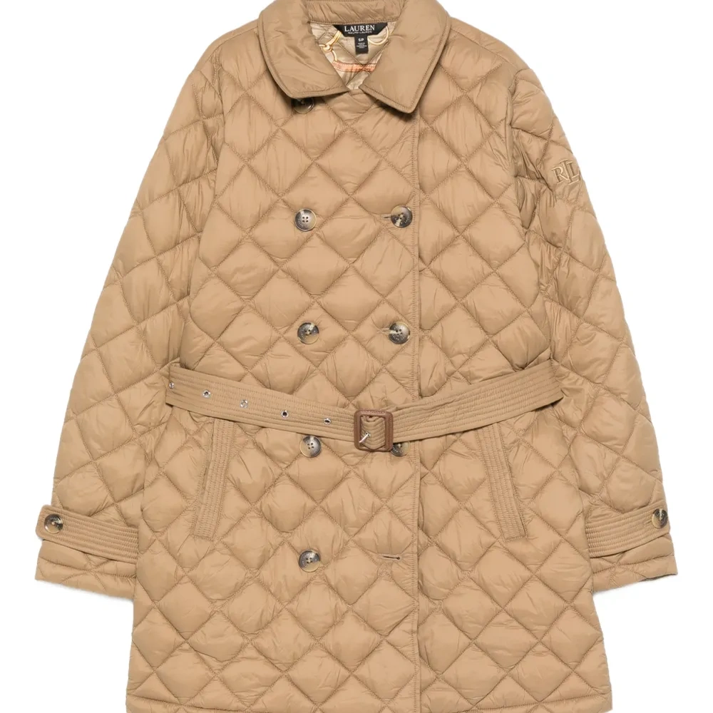 Стеганое пальто с поясом