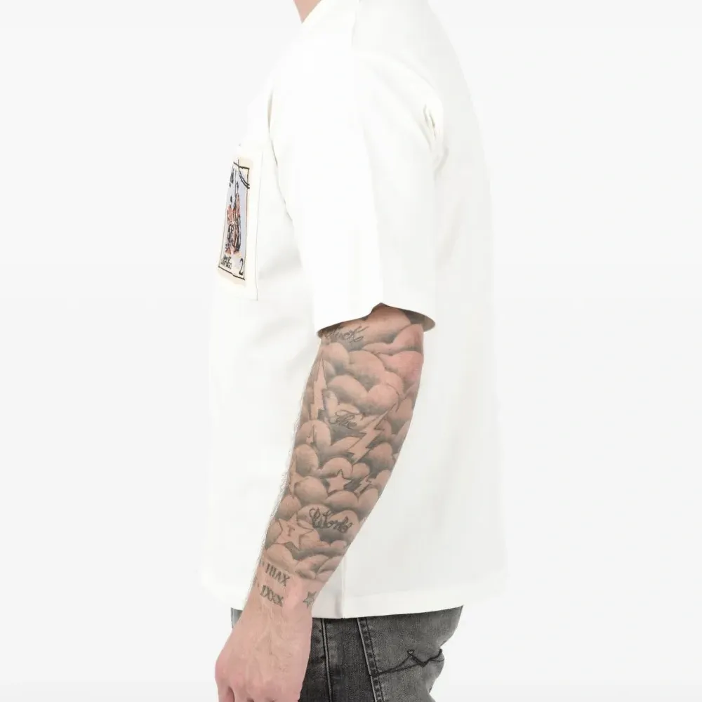 Футболка с карманом и принтом