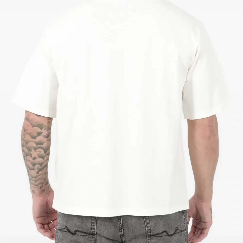 Футболка с карманом и принтом