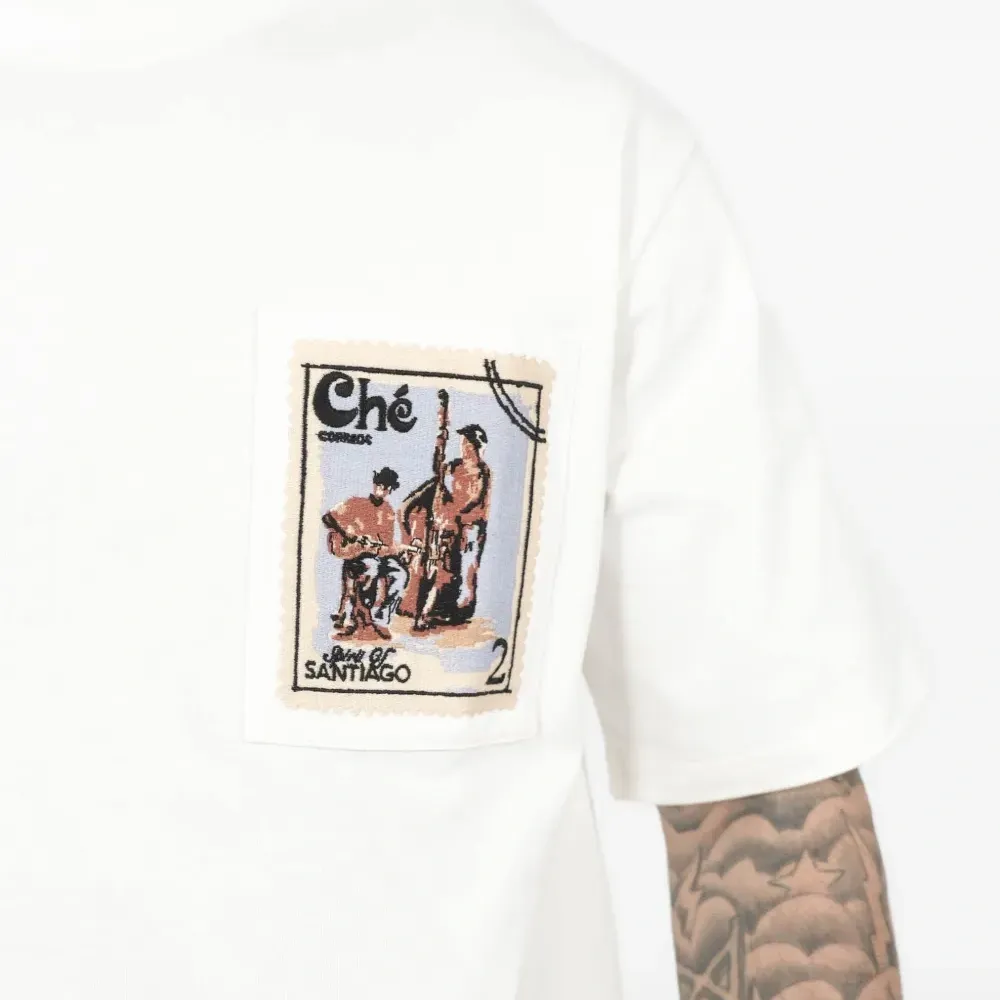 Футболка с карманом и принтом