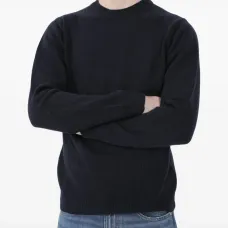 Свитер с круглым вырезом