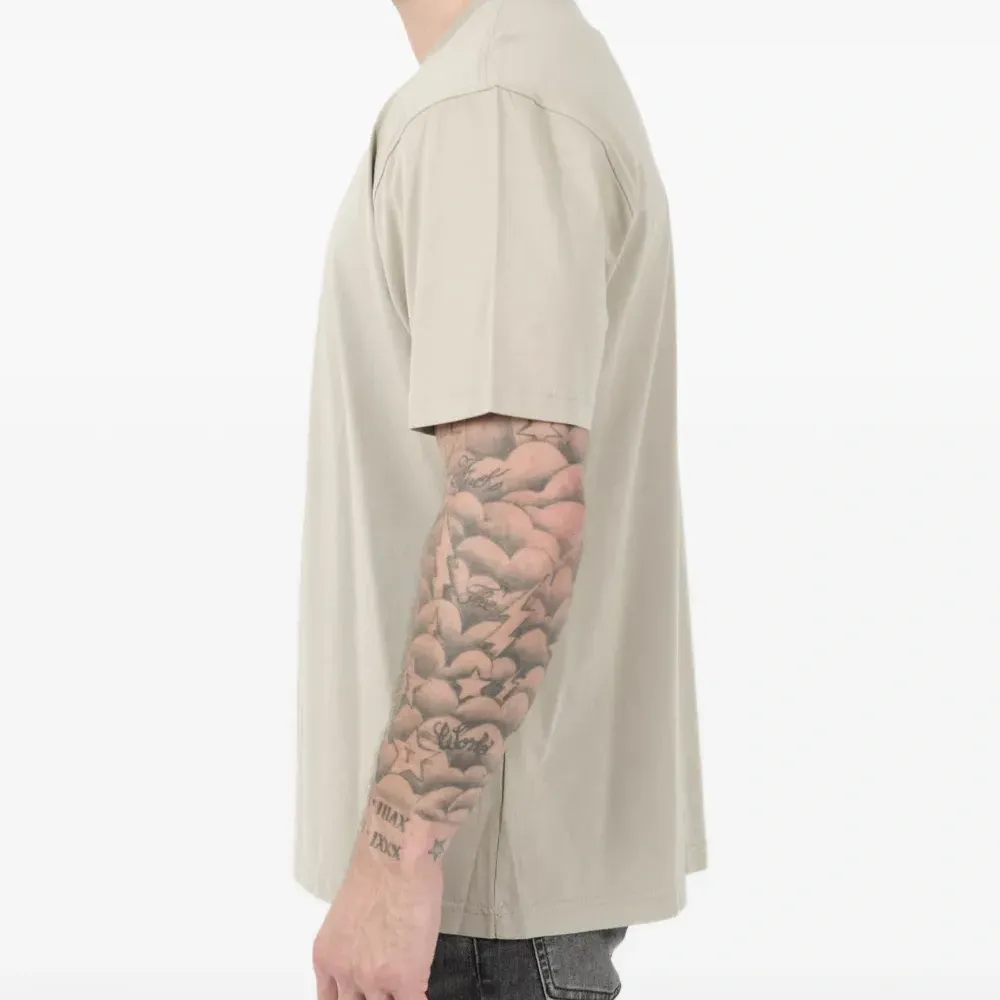 Футболка с вышитым логотипом