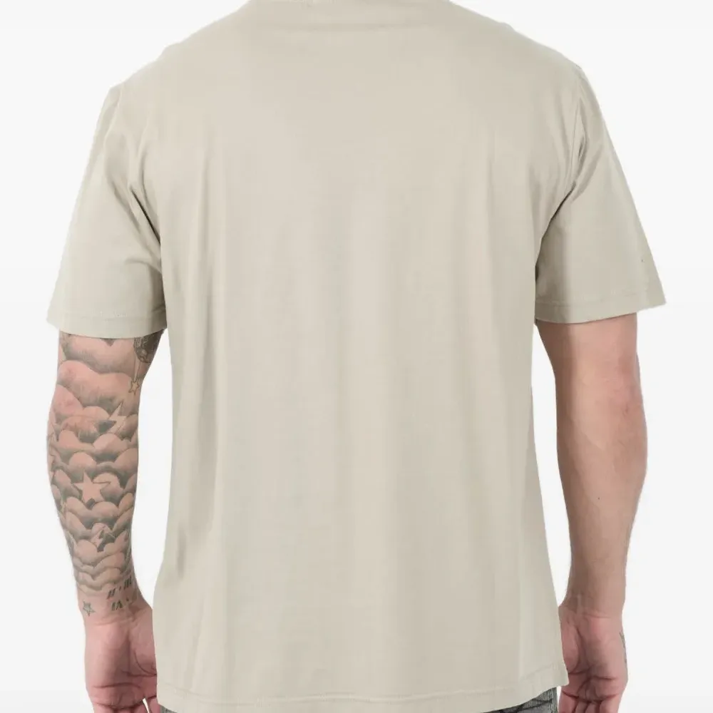 Футболка с вышитым логотипом