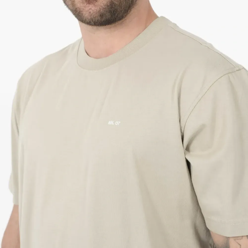 Футболка с вышитым логотипом