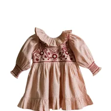 Платье с оборками и вышивкой