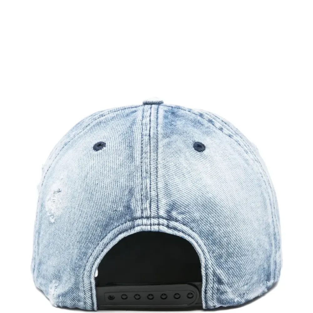 Кепка с эффектом потертости и логотипом