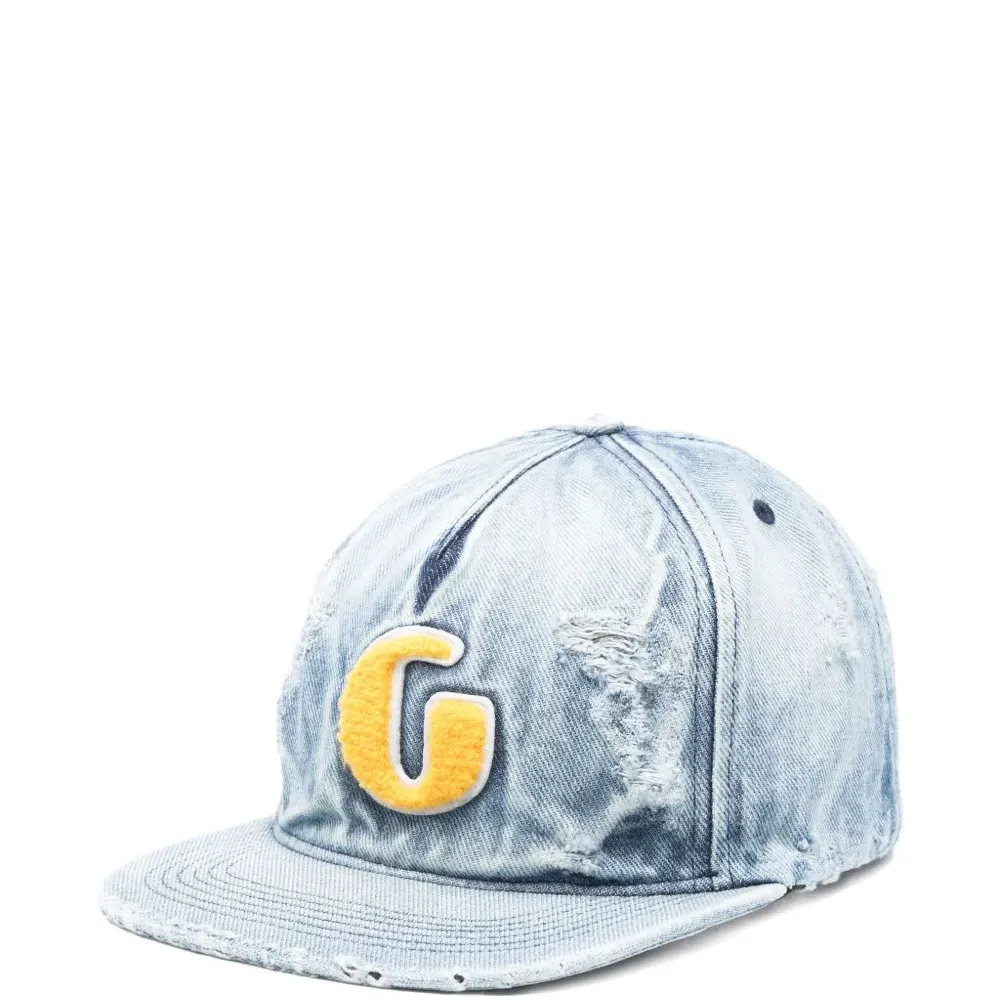 Кепка с эффектом потертости и логотипом