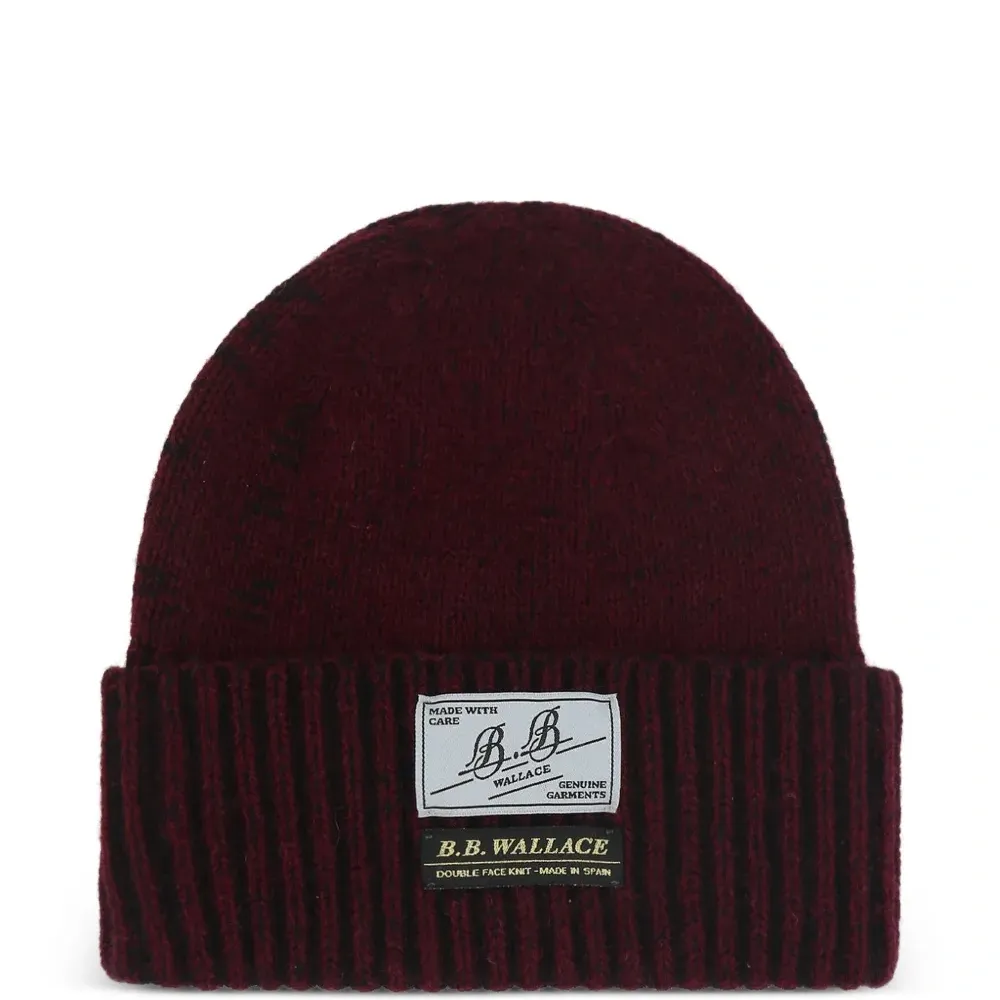 Шапка-бини с нашивкой-логотипом