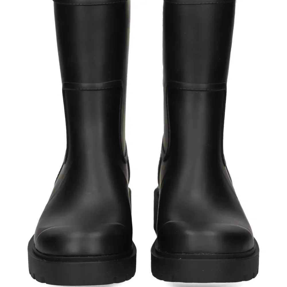 Грубые резиновые сапоги