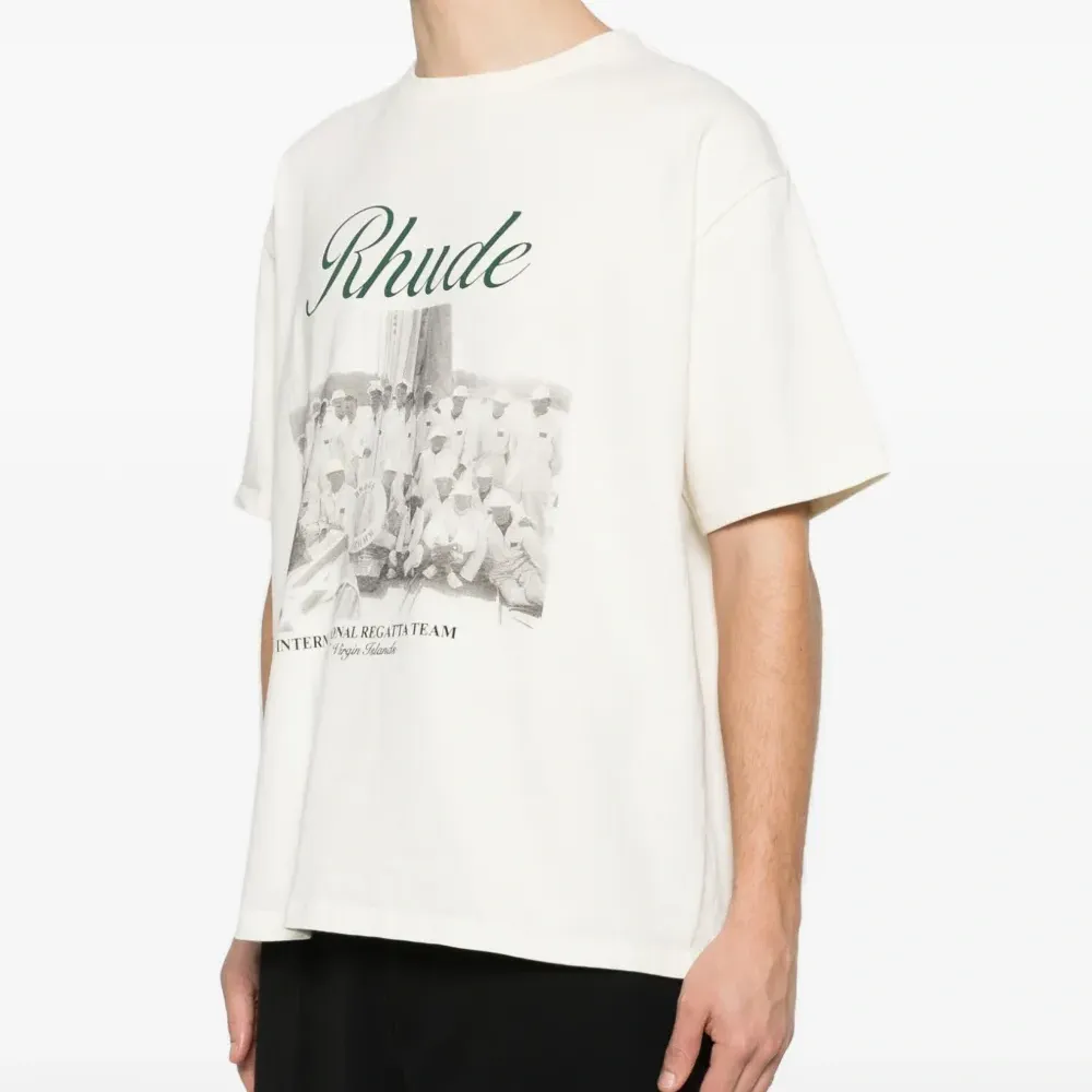 Футболка с графическим принтом и надписью