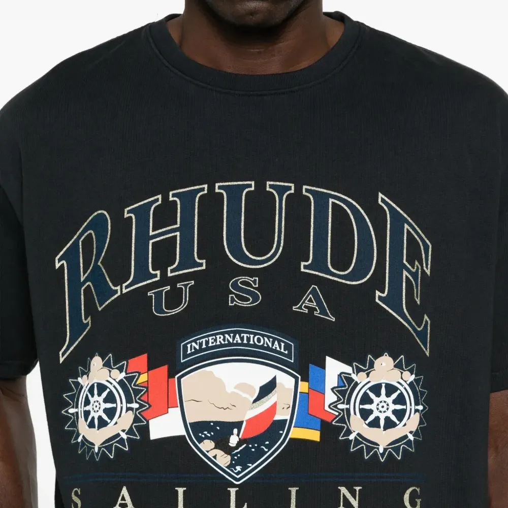 Футболка с иконкой парусника